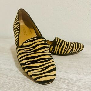 Vionic Womens Willa Animal Print Loafers Shoes Size 6 Comfort Stylish Slip On.